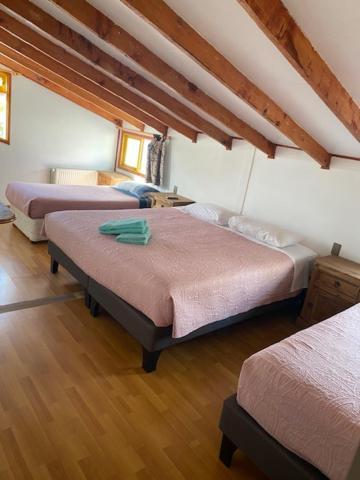 Nikos II Adventure Hostel Puerto Natales Bagian luar foto